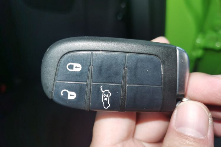 Jeep 自由侠 2017款  180T 自动劲能版中控内饰7001