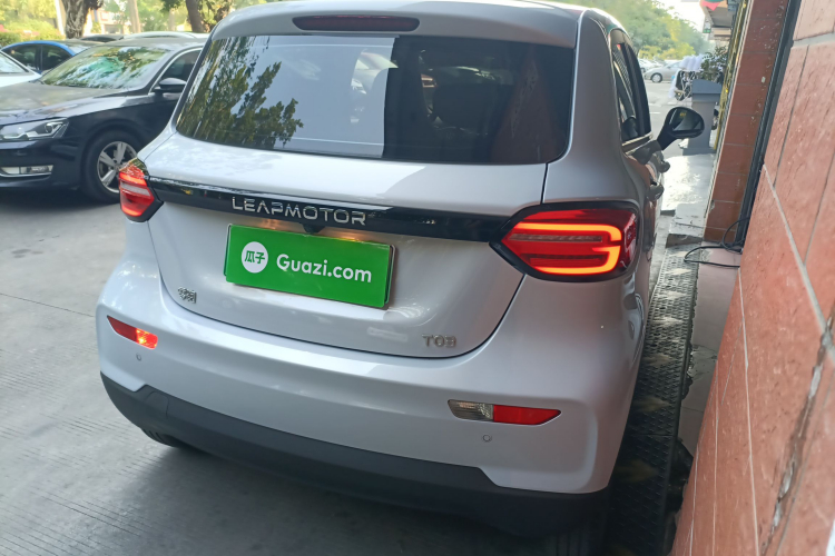 零跑汽车 零跑T03 2023款 200轻享版车身外观7