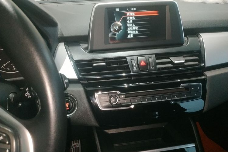 宝马2系旅行车 2016款 218i 领先型局部细节16