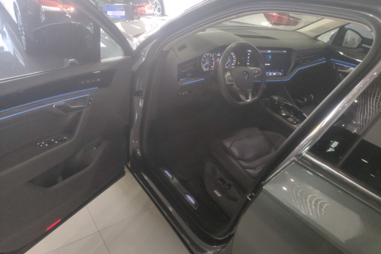 大众 途锐 2020款 3.0TSI 锐享版 国VI中控内饰7003