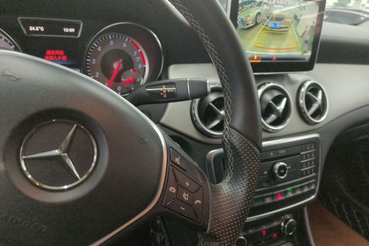 奔驰GLA 2016款 GLA 220 4MATIC 时尚型中控内饰18