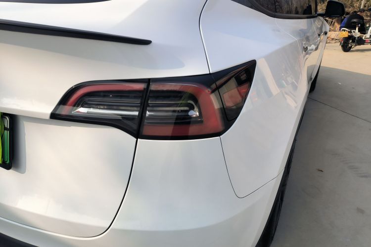 特斯拉 Model Y 2023款 后轮驱动版车身外观9