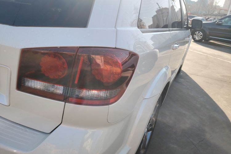 道奇 酷威 2016款 2.4L 两驱旅行版车身外观9