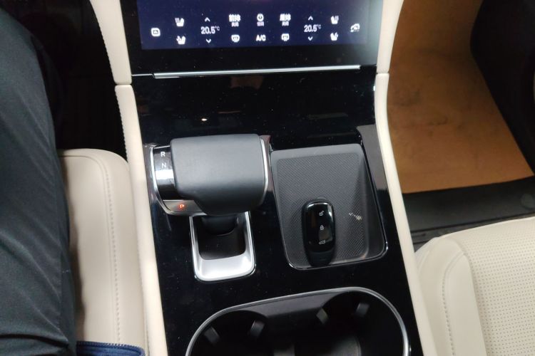 理想汽车 理想ONE 2020款 增程6座版中控内饰18