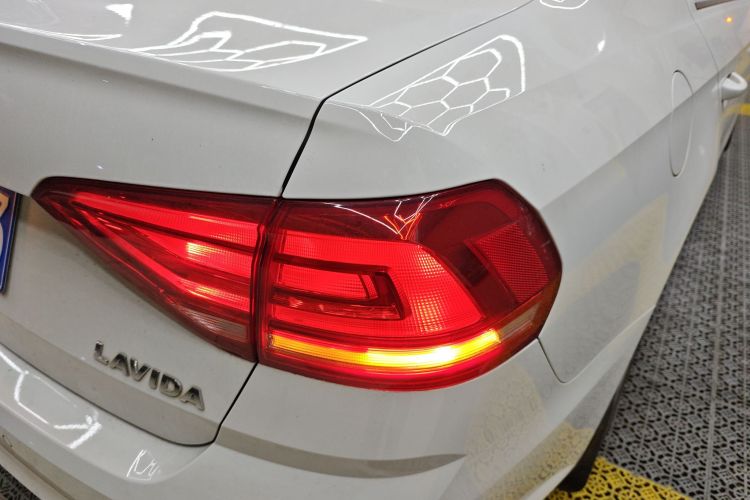 大众 朗逸 2015款 1.6L 手动风尚版车身外观6006