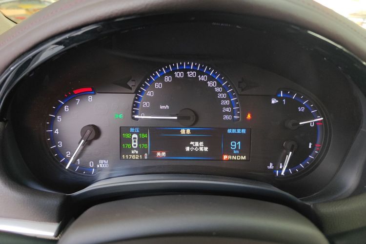 凯迪拉克XTS 2015款 28T 舒适型中控内饰14