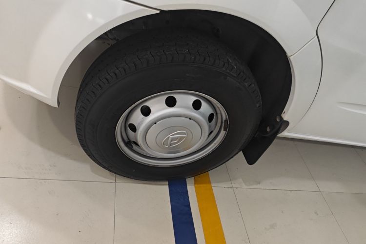 上汽大通MAXUS 新途V80 2023款 2.0T AMT经典傲运通短轴中顶5/6座车身外观6007