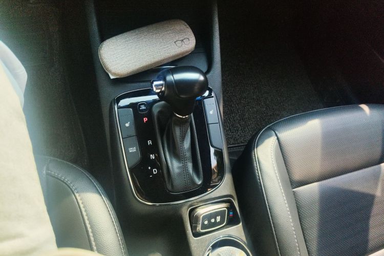 起亚K3 2017款  1.6L 自动15周年特别版GLS中控内饰18