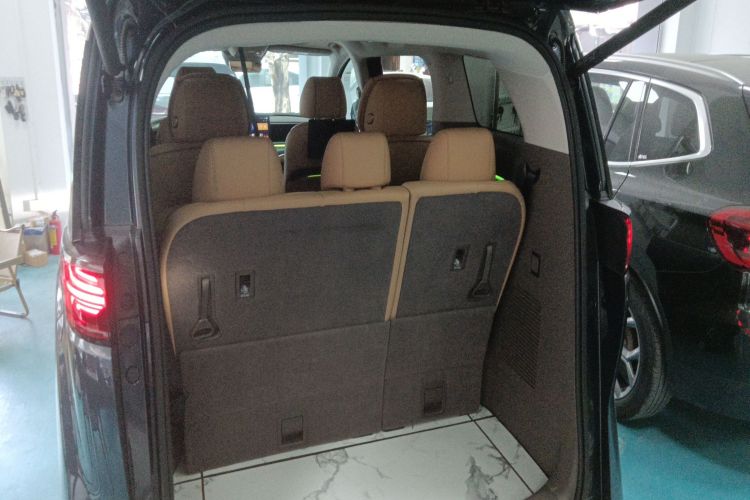 腾势D9 2022款 DM-i 970 四驱尊荣型机舱底盘23