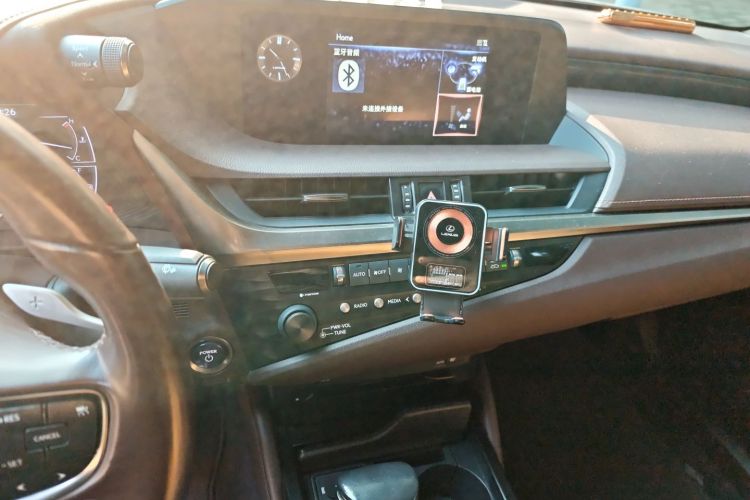 雷克萨斯ES 2020款 300h 卓越版中控内饰16