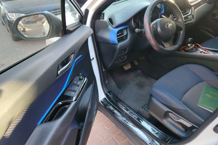 丰田C-HR 2018款 2.0L 领先天窗版 国V中控内饰20