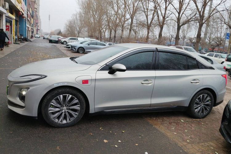 红旗E-QM5 2024款 610km PLUS车身外观4