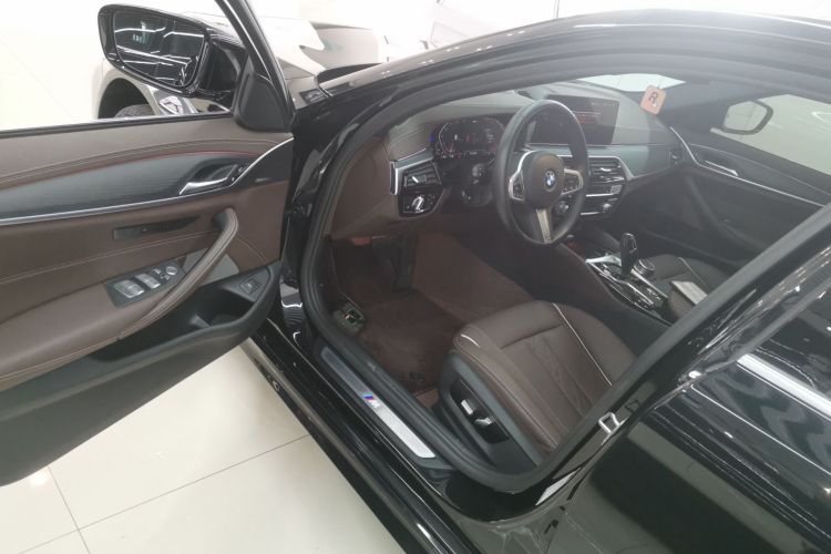 宝马5系 2022款 改款 530Li 领先型 M运动套装中控内饰20