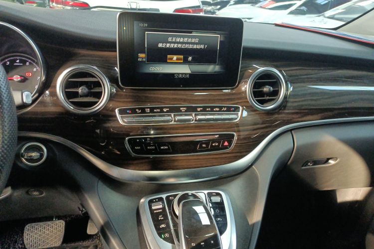 奔驰V级 2017款 V 260 领航版局部细节16