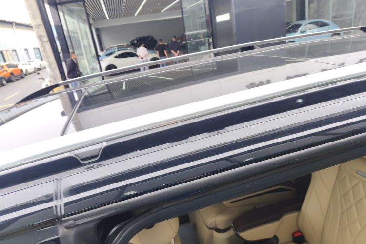 奔驰V级 2018款 V 260 L 尊贵加长版 国VI局部细节57