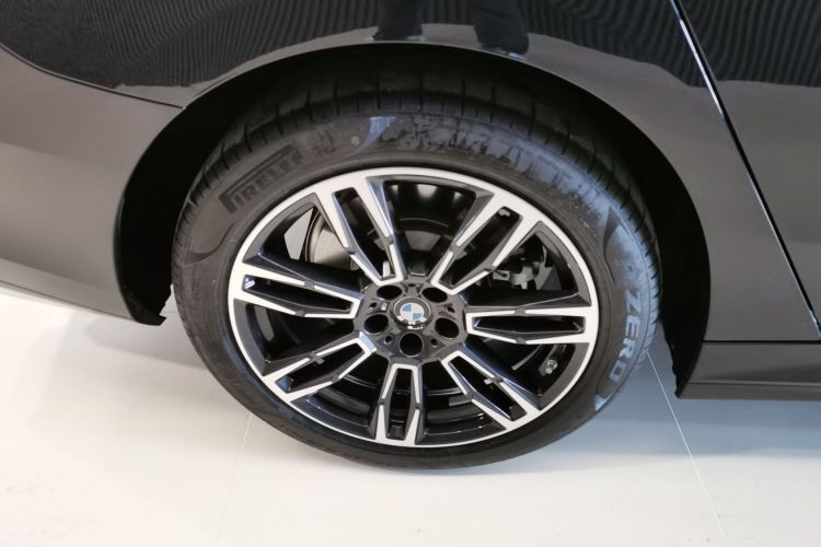 宝马5系 2024款 530Li 领先型 M运动套装车身外观6008