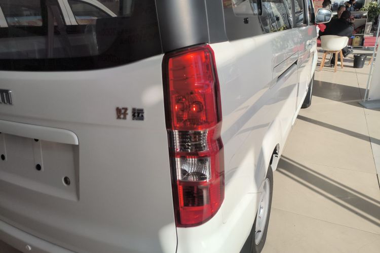 SRM鑫源 好运 2025款 启航版  弗迪42.3kWh 305km 6座车身外观9