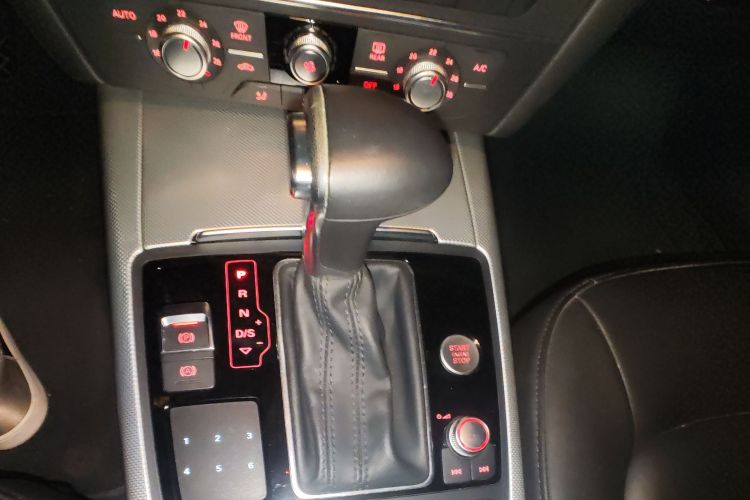 奥迪A6L 2014款 30 FSI 技术型中控内饰18