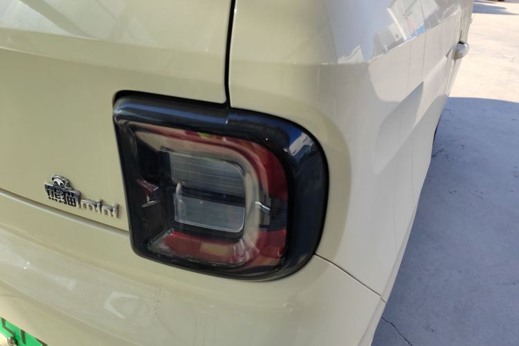 吉利银河 熊猫 2025款 210km 元气熊车身外观9