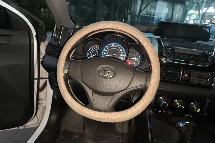 丰田 威驰 2014款 1.3L 手动型尚版中控内饰13