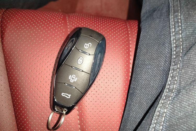 红旗H5 2024款 1.5T DCT智联旗韵版中控内饰7001