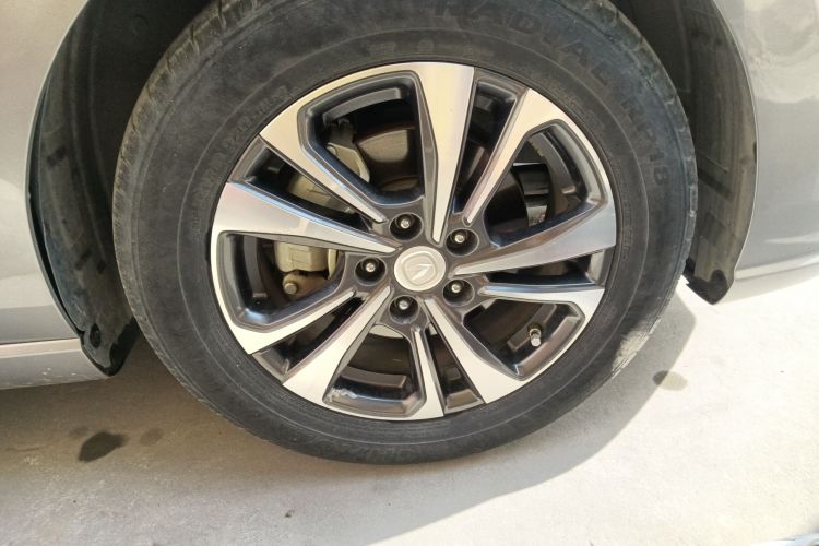 长安 逸动 2020款 PLUS 1.6L GDI 自动豪华型车身外观6007