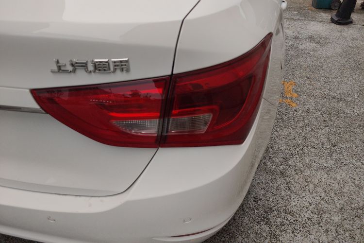 别克 英朗 2017款 15N 自动精英型车身外观9