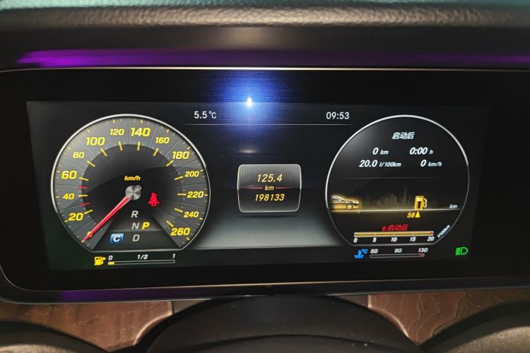 奔驰E级 2017款 E 200 L 4MATIC局部细节14