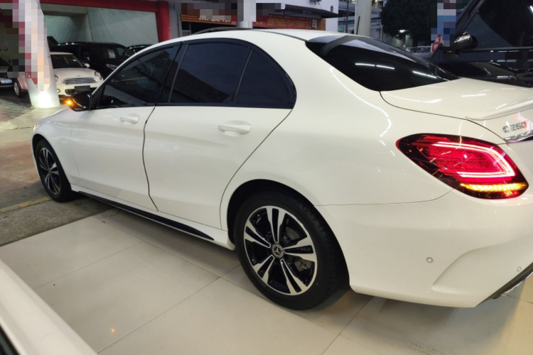 奔驰C级 2019款 C 260 运动版车身外观4