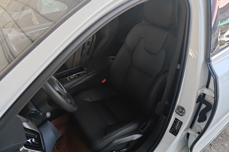 沃尔沃S90 2019款 T4 智逸版中控内饰19