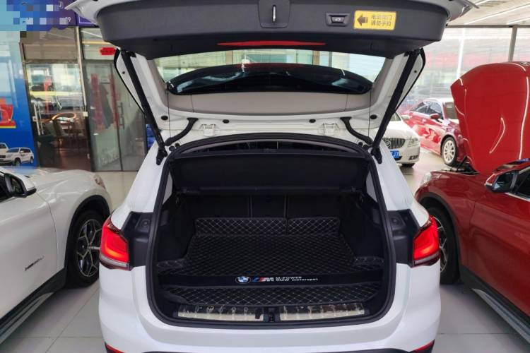 宝马X1 2020款 sDrive20Li 时尚型机舱底盘23