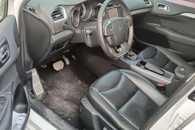 雪铁龙C4L 2016款 1.6T 自动精英型中控内饰19