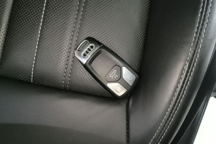 奥迪Q5L 2023款 40T 豪华致雅型中控内饰7001