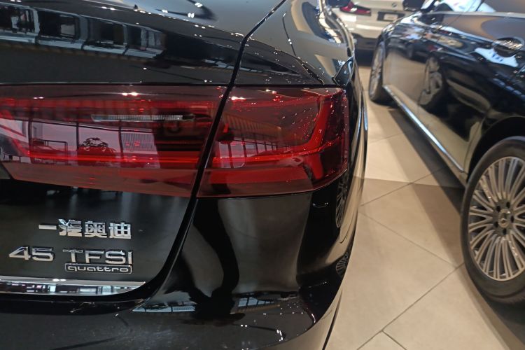 奥迪A6L 2018款 30周年年型 45 TFSI quattro 运动型车身外观6006