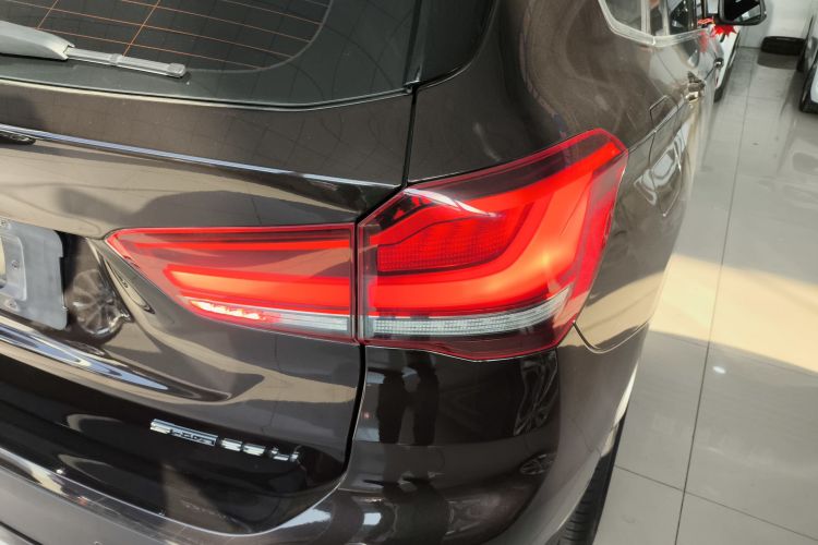 宝马X1 2020款 sDrive25Li 领先型车身外观6006