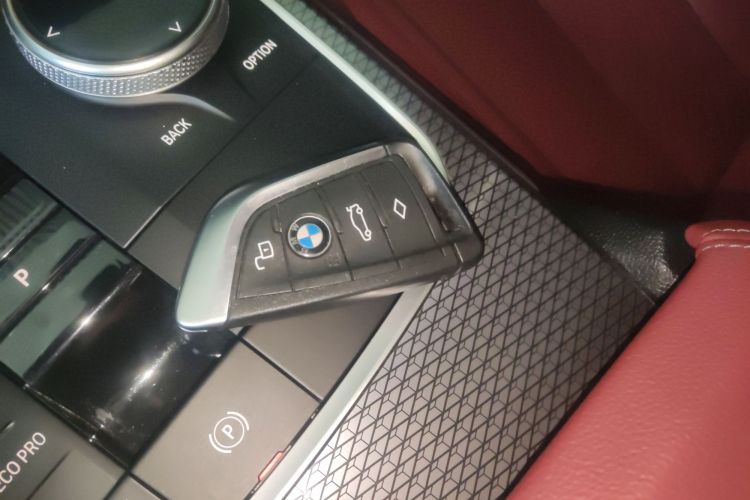 宝马3系 2024款 325i M运动曜夜套装中控内饰7001