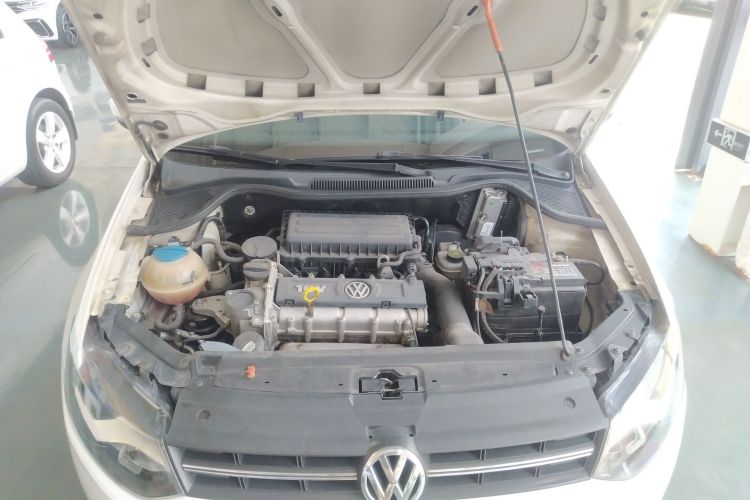 大众 Polo 2013款 1.6L 自动舒适版机舱底盘24