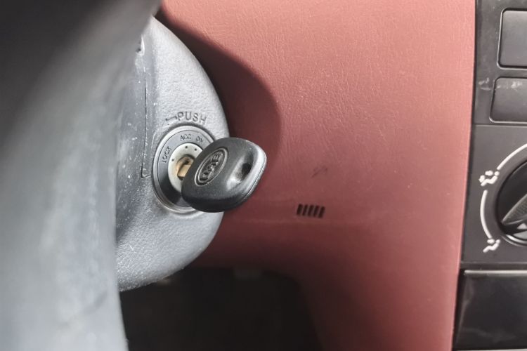 比亚迪F3 2012款 节能版 1.5L 手动舒适型中控内饰11