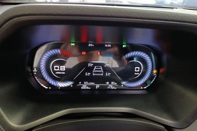 吉利汽车 帝豪 2025款 第4代 1.5L CVT尊贵型中控内饰14