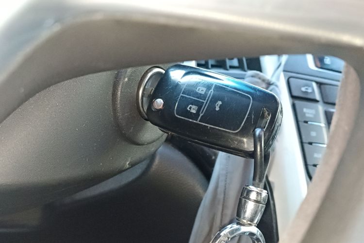 别克 英朗 2013款 GT 1.8L 自动时尚版中控内饰11