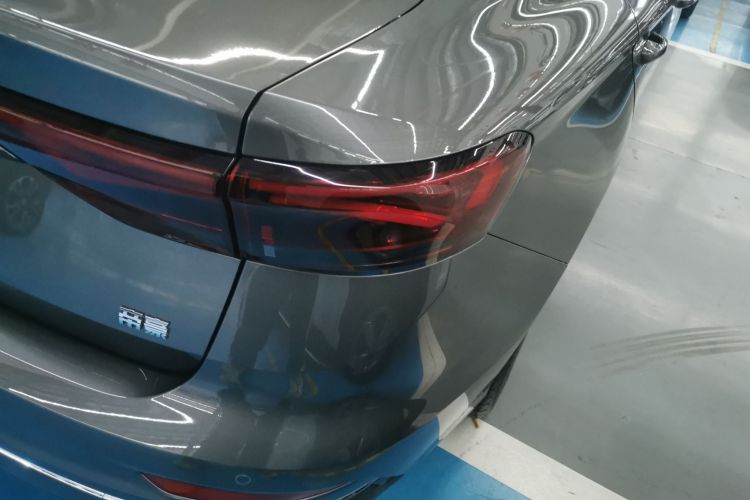 吉利汽车 帝豪 2026款 第4代 400万纪念款 1.5L CVT超越型车身外观9