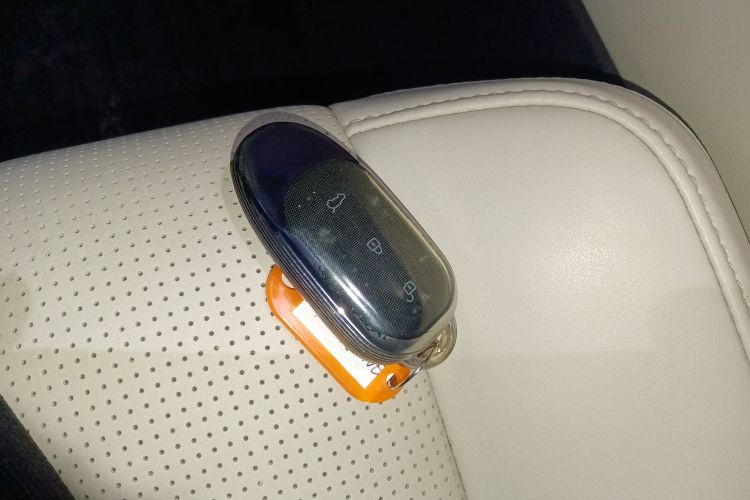 理想汽车 理想ONE 2020款 增程6座版中控内饰11