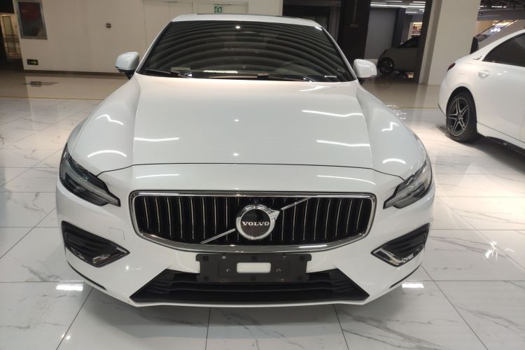 沃尔沃S60 2023款 B4 智远豪华版车身外观2