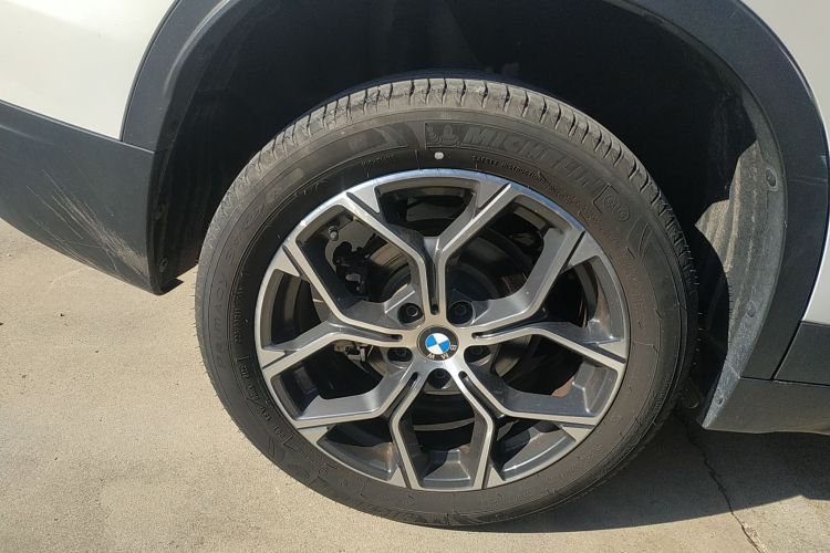 宝马X1 2022款 sDrive25Li 领先型车身外观6003