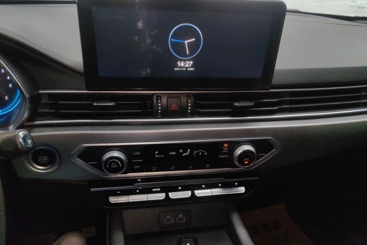 东南DX8S 2022款 1.5T DCT酋长版 7座中控内饰16