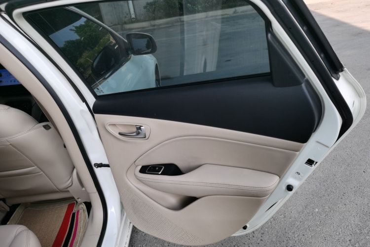 菲亚特 菲翔 2012款 1.4T 自动劲享版中控内饰45