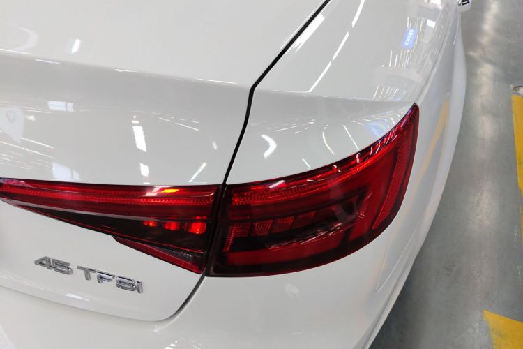 奥迪A4L 2017款 45 TFSI quattro 风尚型车身外观9