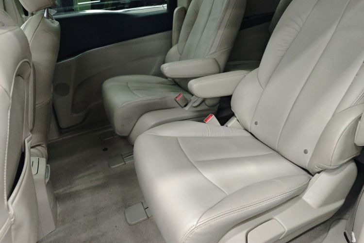 别克GL8 2017款 25S 豪华型 国V中控内饰21