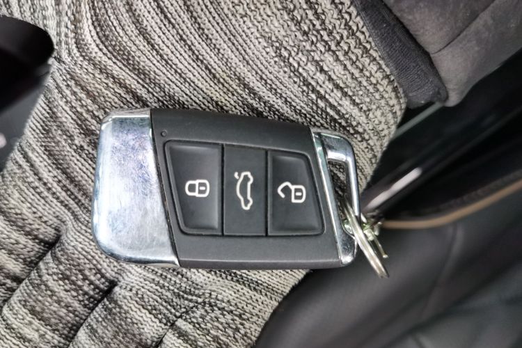 大众 帕萨特 2021款 330TSI 豪华版中控内饰11