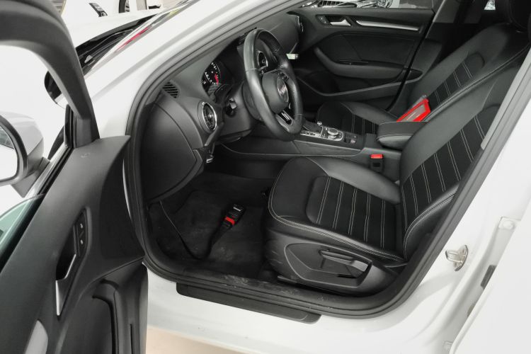 奥迪A3 2019款 Limousine 35 TFSI 进取型 国V中控内饰7003